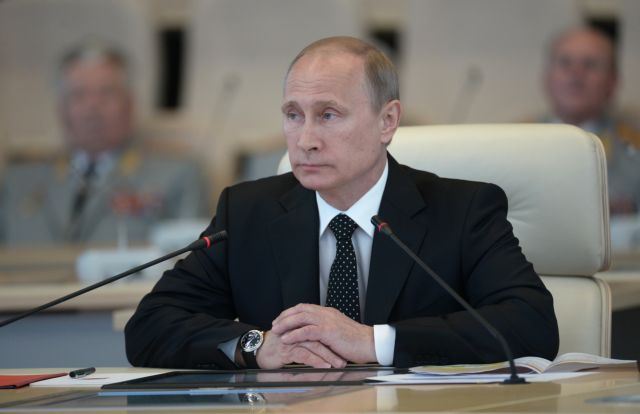 Ο Πούτιν απαγορεύει τη βωμολοχία στην τέχνη